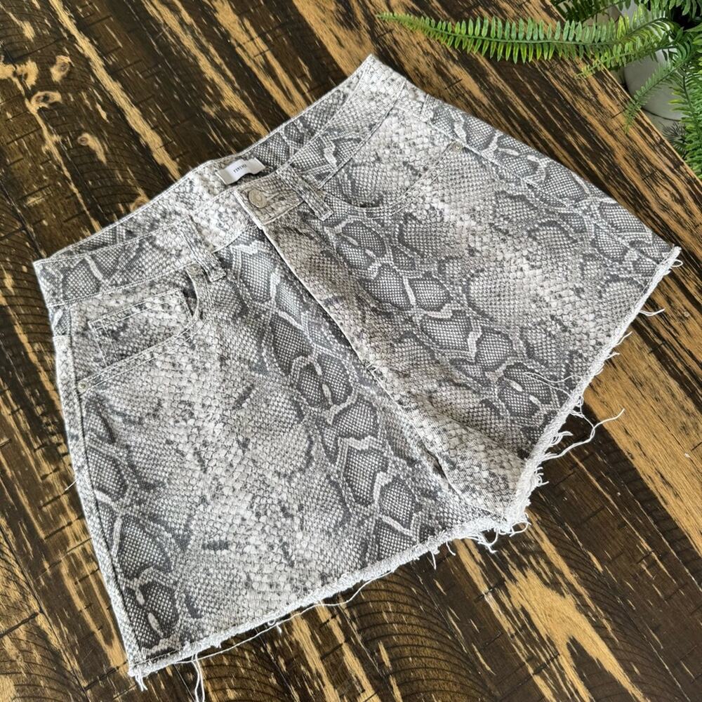 21 - Snake Skin Grey White High Waist Shorts - US 28 - Picture 3 of 13